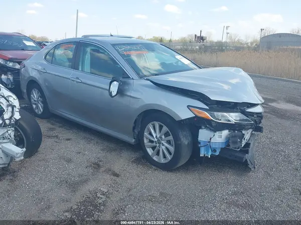 4T1C11AKXNU683188 2022 TOYOTA CAMRY - Image 1