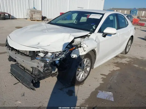 4T1C11AKXNU693669 2022 TOYOTA CAMRY - Image 2