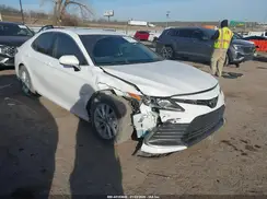 4T1C11AKXNU697723 2022 TOYOTA CAMRY