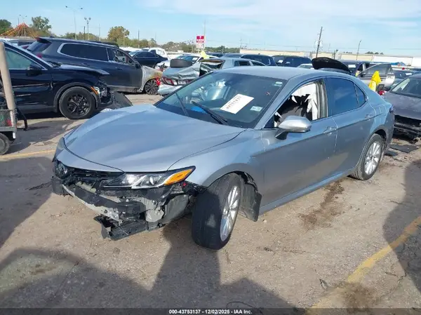 4T1C11AKXNU698175 2022 TOYOTA CAMRY - Image 2