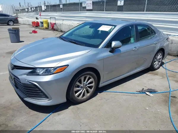 4T1C11AKXNU713211 2022 TOYOTA CAMRY - Image 2