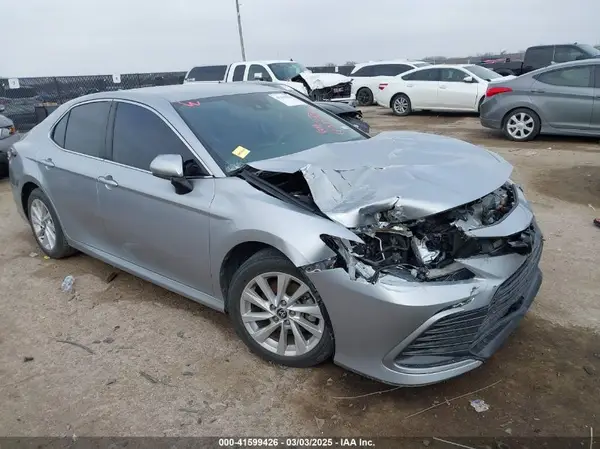 4T1C11AKXNU714729 2022 TOYOTA CAMRY - Image 1