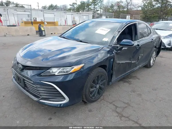 4T1C11BK0MU028437 2021 TOYOTA CAMRY - Image 2