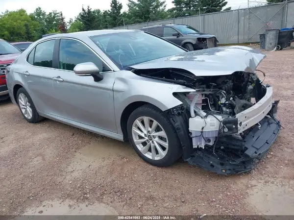 4T1C11BK0NU053520 2022 TOYOTA CAMRY - Image 1