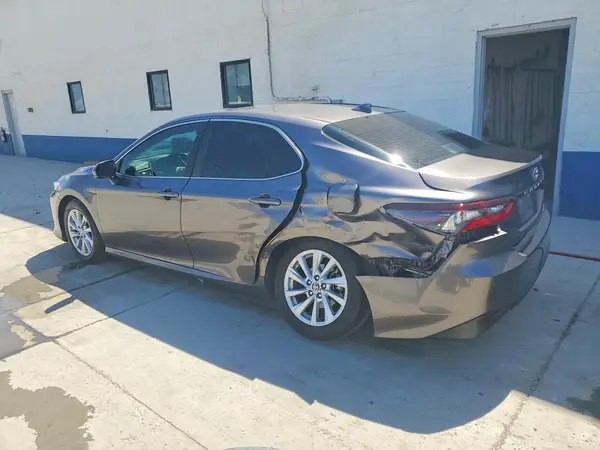 4T1C11BK0NU056028 2022 TOYOTA CAMRY - Image 2