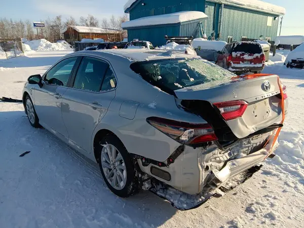 4T1C11BK0NU065666 2022 TOYOTA CAMRY - Image 2