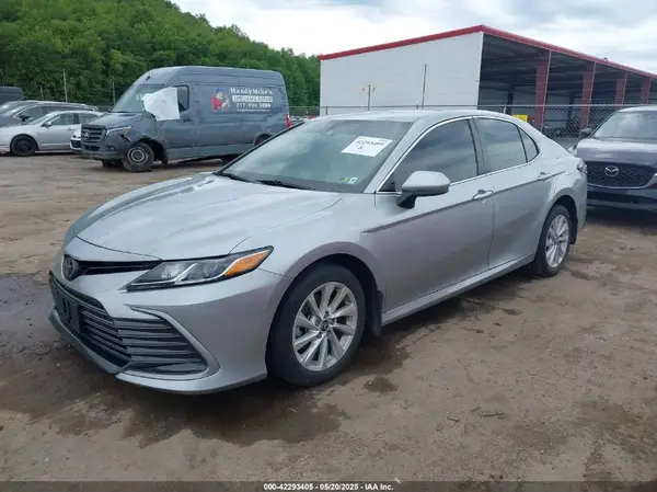 4T1C11BK0NU065683 2022 TOYOTA CAMRY - Image 2