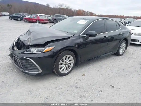 4T1C11BK0NU067112 2022 TOYOTA CAMRY - Image 2