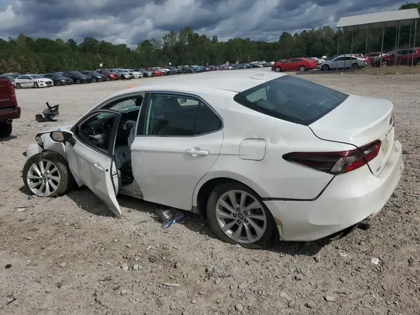 4T1C11BK0NU069510 2022 TOYOTA CAMRY - Image 2