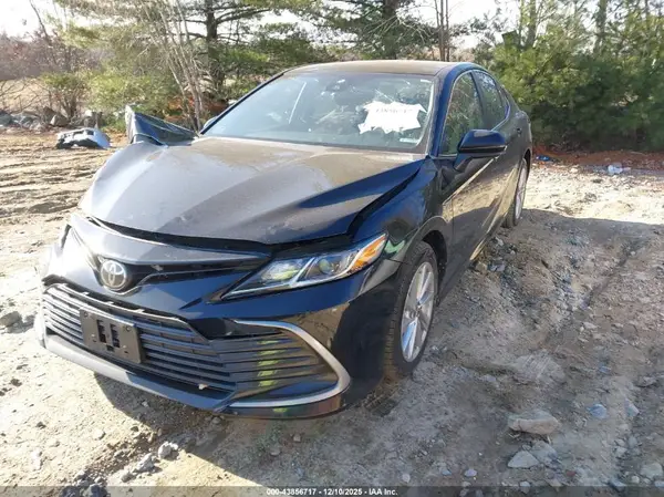 4T1C11BK1MU022873 2021 TOYOTA CAMRY - Image 2