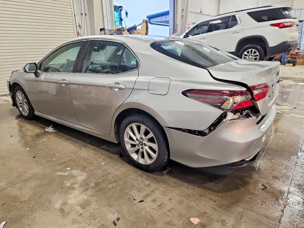 4T1C11BK1MU023523 2021 TOYOTA CAMRY - Image 2
