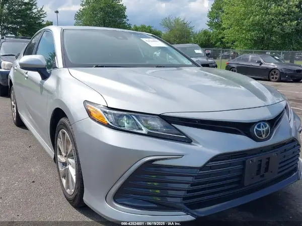 4T1C11BK1MU023781 2021 TOYOTA CAMRY - Image 1