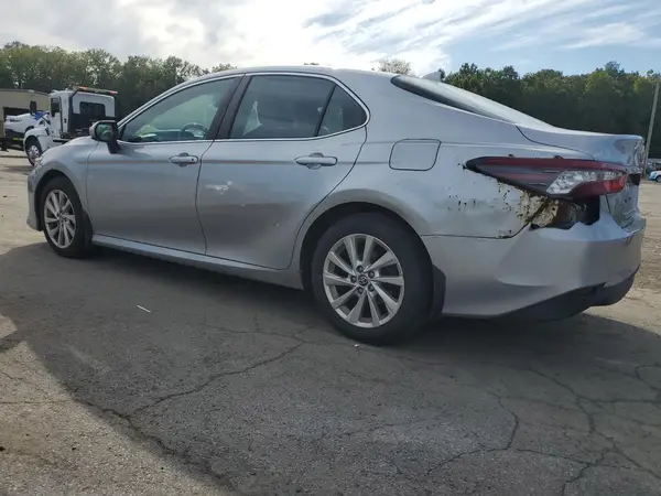 4T1C11BK1MU023988 2021 TOYOTA CAMRY - Image 2
