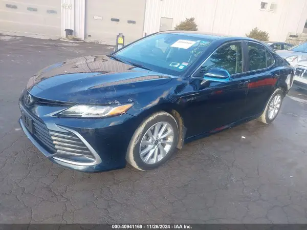 4T1C11BK1MU024297 2021 TOYOTA CAMRY - Image 2