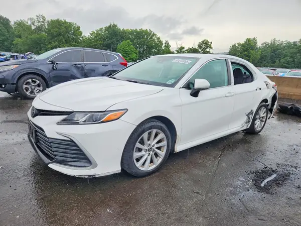 4T1C11BK1NU048911 2022 TOYOTA CAMRY - Image 1