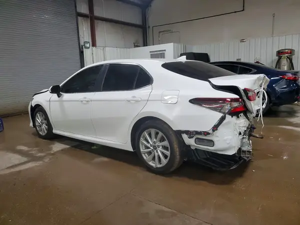 4T1C11BK1NU051131 2022 TOYOTA CAMRY - Image 2
