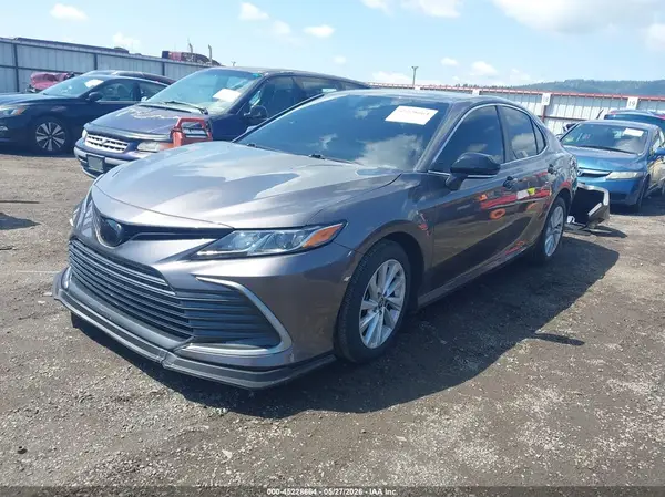 4T1C11BK1NU051744 2022 TOYOTA CAMRY - Image 2