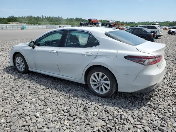 4T1C11BK1NU053865 2022 TOYOTA CAMRY - Image 2