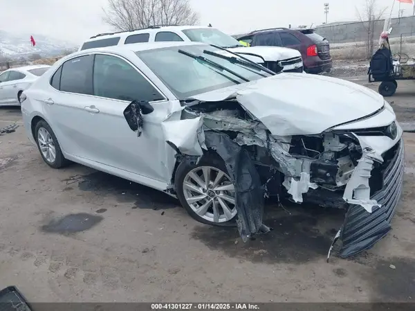 4T1C11BK1NU053963 2022 TOYOTA CAMRY - Image 1