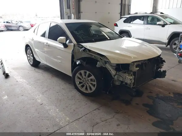 4T1C11BK1NU054269 2022 TOYOTA CAMRY - Image 1
