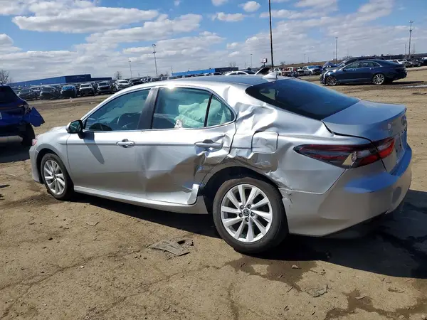 4T1C11BK1NU054644 2022 TOYOTA CAMRY - Image 2