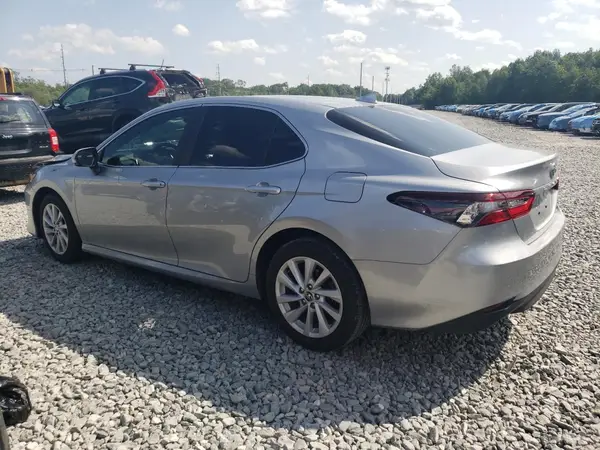 4T1C11BK1NU055051 2022 TOYOTA CAMRY - Image 2