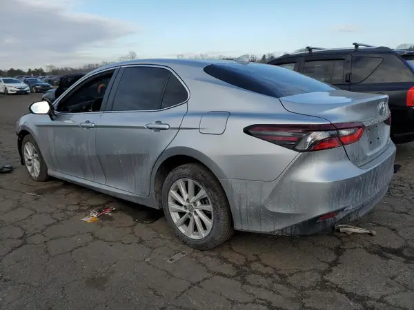 4T1C11BK1NU056281 2022 TOYOTA CAMRY - Image 2