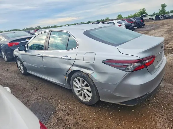 4T1C11BK1NU061612 2022 TOYOTA CAMRY - Image 2