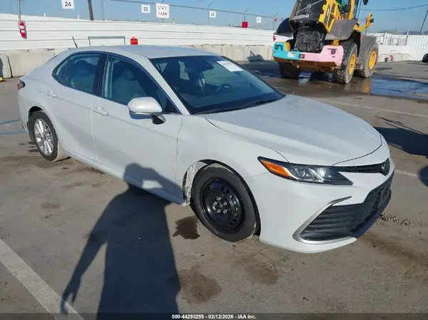 4T1C11BK1NU065045 2022 TOYOTA CAMRY - Image 1