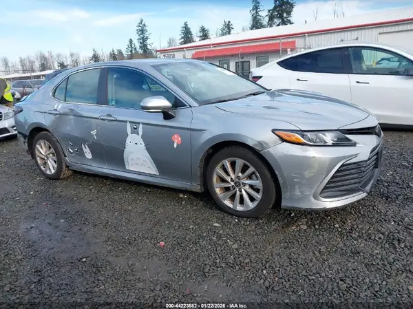 4T1C11BK1NU069418 2022 TOYOTA CAMRY - Image 1