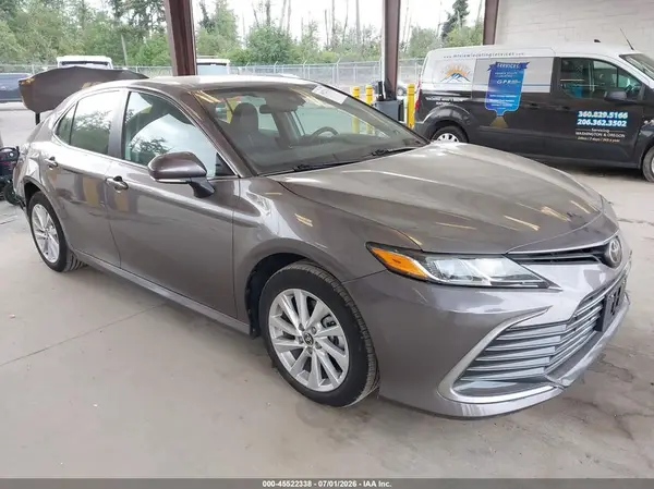 4T1C11BK1NU072304 2022 TOYOTA CAMRY - Image 1