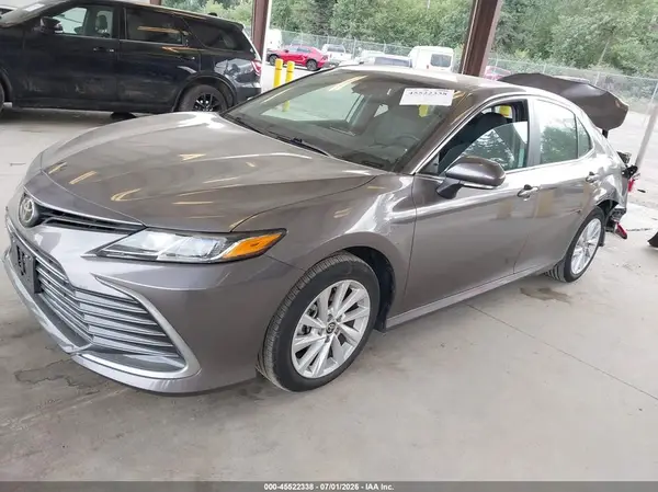 4T1C11BK1NU072304 2022 TOYOTA CAMRY - Image 2