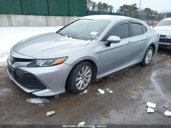 4T1C11BK2LU018975 2020 TOYOTA CAMRY - Image 2