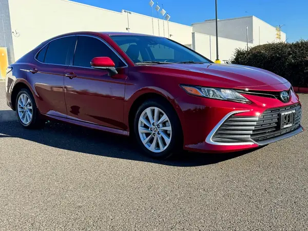 4T1C11BK2NU059674 2022 TOYOTA CAMRY - Image 1