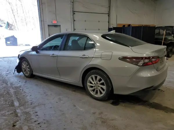 4T1C11BK2NU059786 2022 TOYOTA CAMRY - Image 2