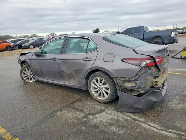 4T1C11BK2NU067760 2022 TOYOTA CAMRY - Image 2