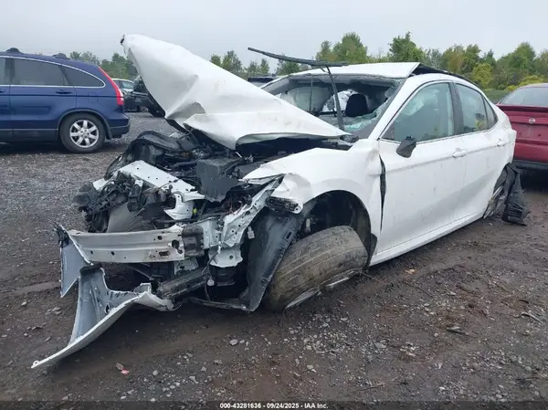 4T1C11BK2NU072800 2022 TOYOTA CAMRY - Image 2