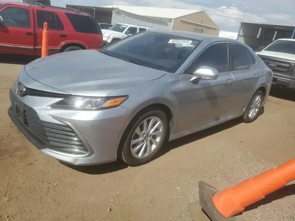 4T1C11BK3MU023555 2021 TOYOTA CAMRY - Image 1