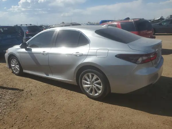 4T1C11BK3MU023555 2021 TOYOTA CAMRY - Image 2