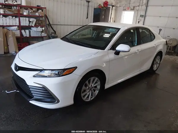 4T1C11BK3MU036175 2021 TOYOTA CAMRY - Image 2