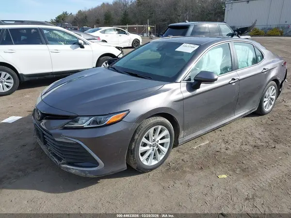 4T1C11BK3NU048263 2022 TOYOTA CAMRY - Image 2