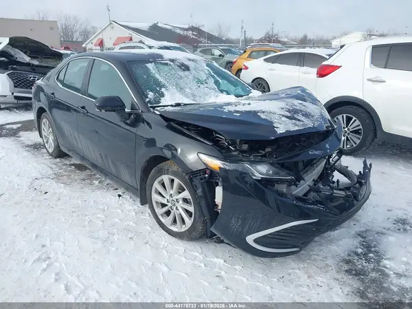 4T1C11BK3NU055892 2022 TOYOTA CAMRY - Image 1