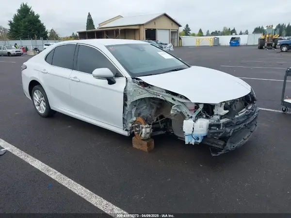 4T1C11BK3NU056931 2022 TOYOTA CAMRY - Image 1