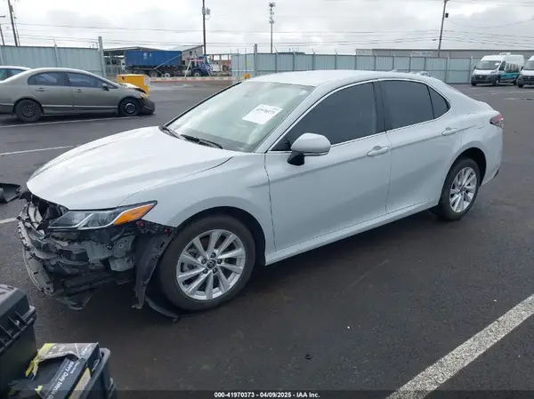 4T1C11BK3NU056931 2022 TOYOTA CAMRY - Image 2