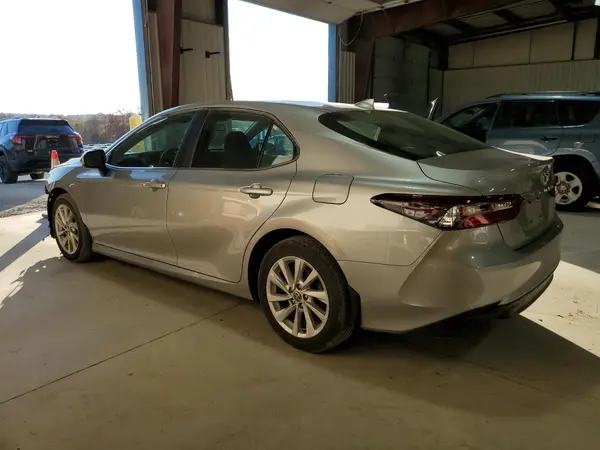 4T1C11BK3NU057724 2022 TOYOTA CAMRY - Image 2