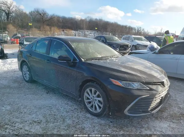 4T1C11BK3NU063197 2022 TOYOTA CAMRY - Image 1