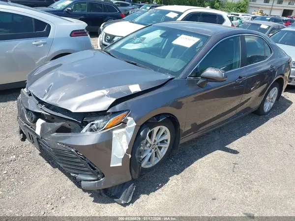4T1C11BK3NU066925 2022 TOYOTA CAMRY - Image 2