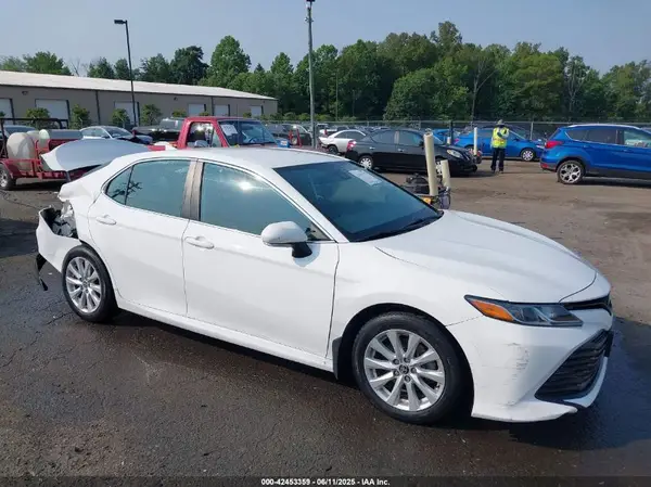 4T1C11BK4LU010585 2020 TOYOTA CAMRY - Image 1