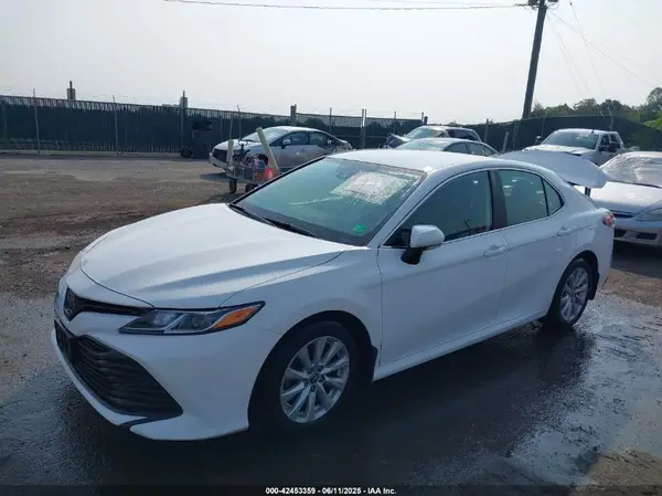 4T1C11BK4LU010585 2020 TOYOTA CAMRY - Image 2