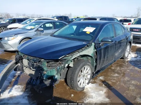 4T1C11BK4LU010702 2020 TOYOTA CAMRY - Image 2